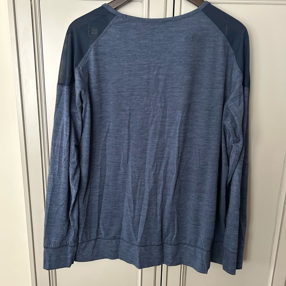 Reebok Gray Performance Top - Picture 6 of 6